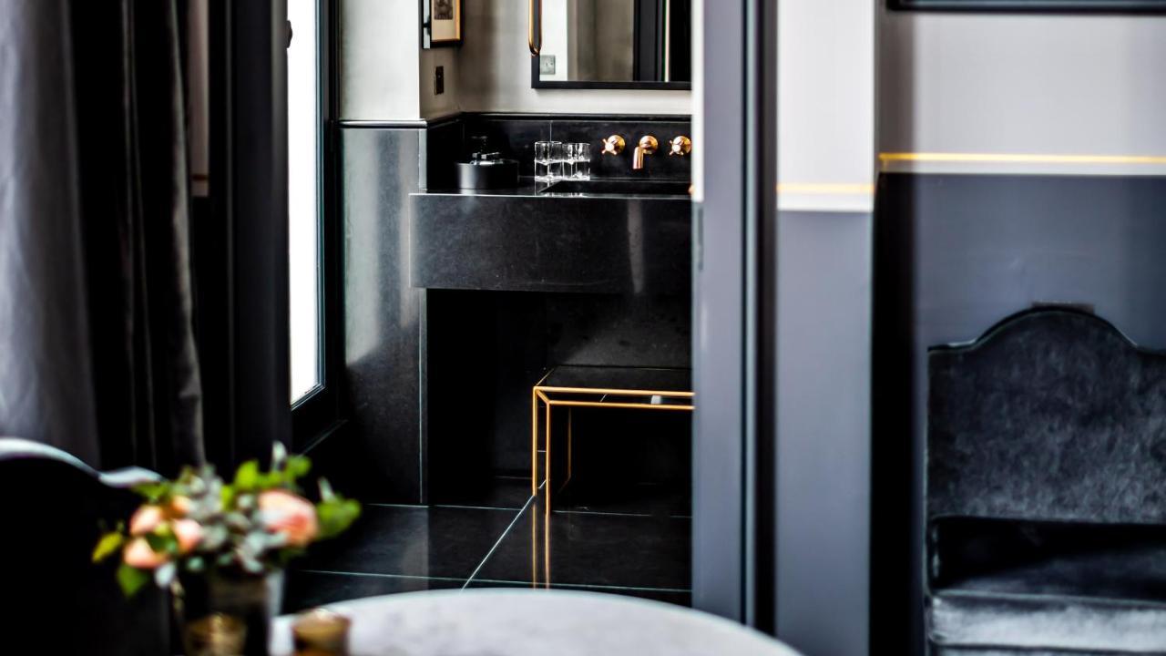 Monsieur George Hotel & Spa - Champs-Elysees Paris Exterior photo A kitchen in a suite at the hotel