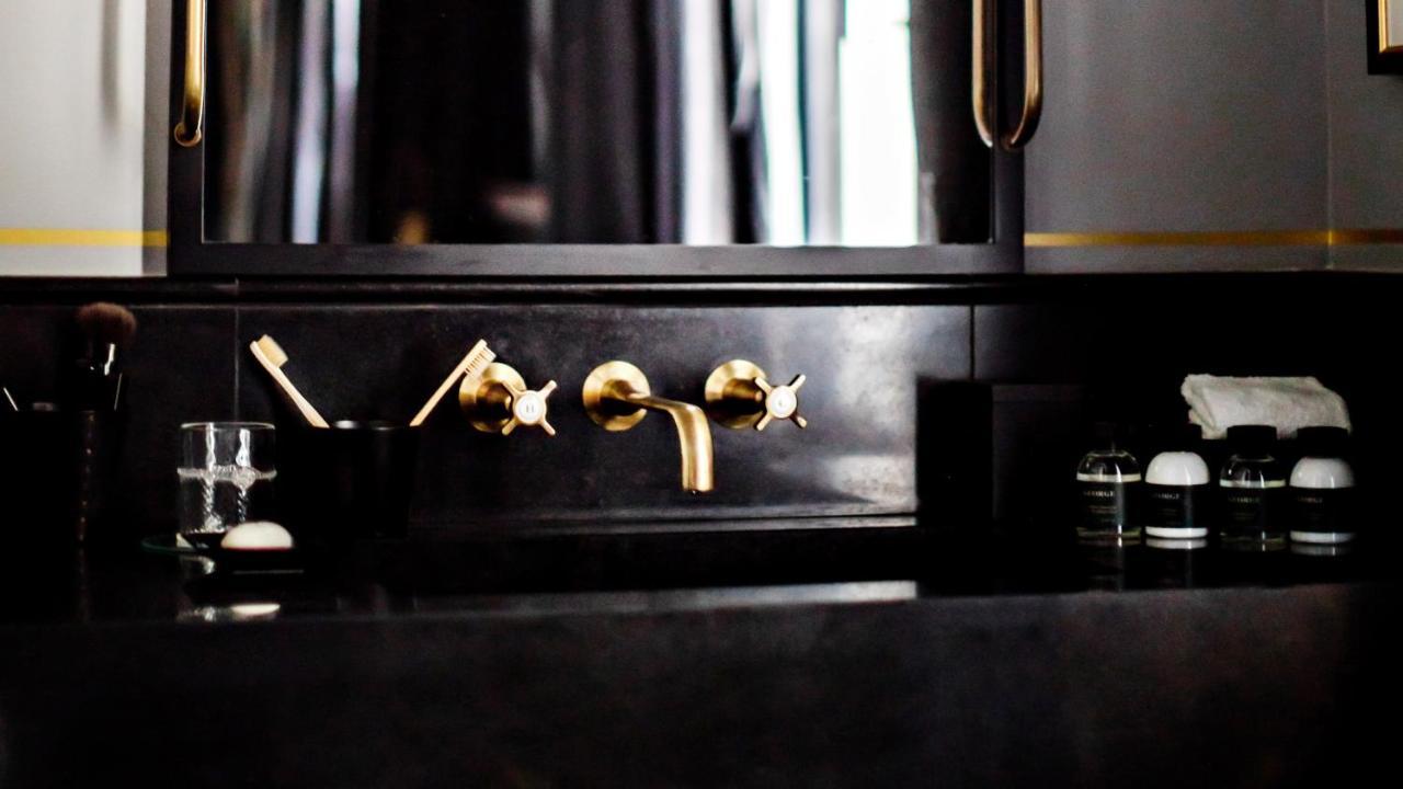 Monsieur George Hotel & Spa - Champs-Elysees Paris Exterior photo A wall mounted tap