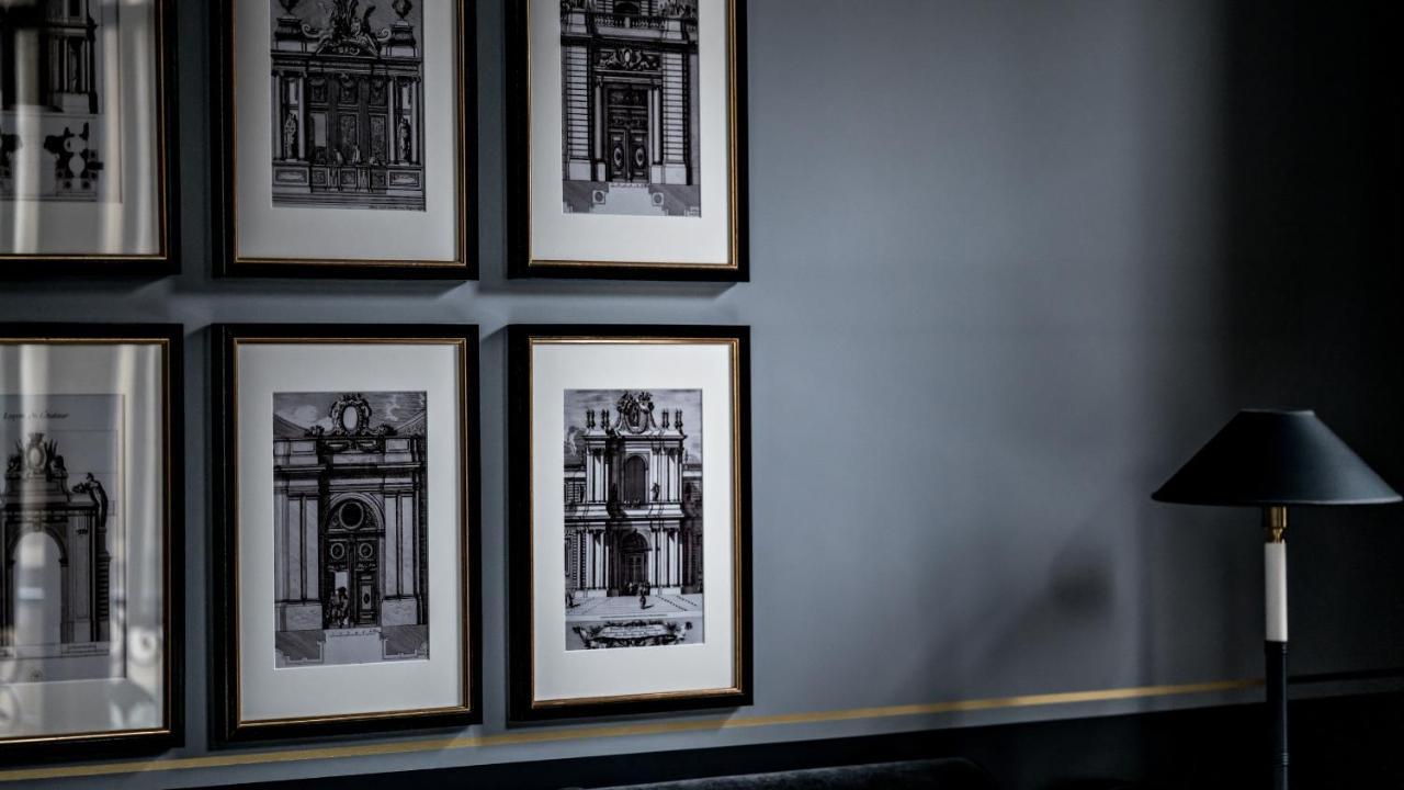 Monsieur George Hotel & Spa - Champs-Elysees Paris Exterior photo Prints of the facade of the National Theatre, 2016