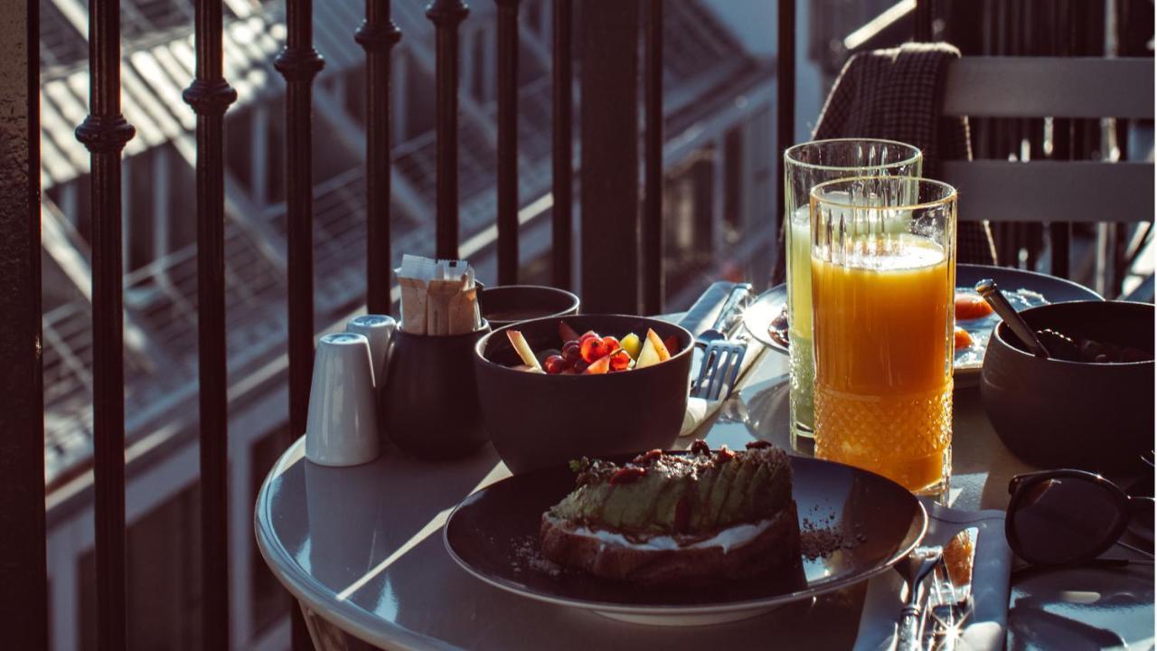 Monsieur George Hotel & Spa - Champs-Elysees Paris Exterior photo A glass of orange juice