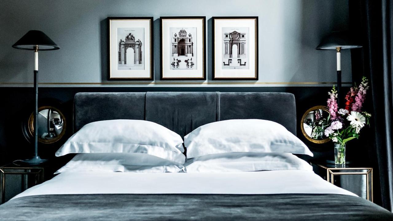 Monsieur George Hotel & Spa - Champs-Elysees Paris Exterior photo A bedroom at the hotel