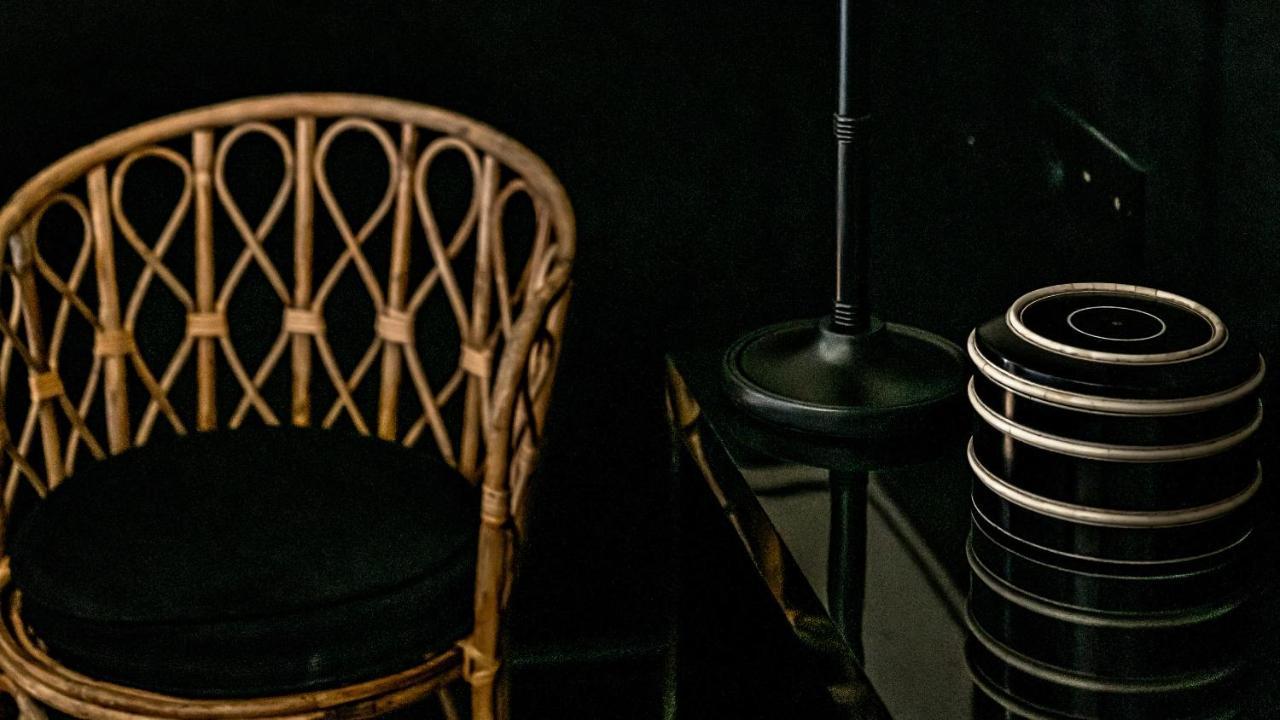 Monsieur George Hotel & Spa - Champs-Elysees Paris Exterior photo A rattan chair
