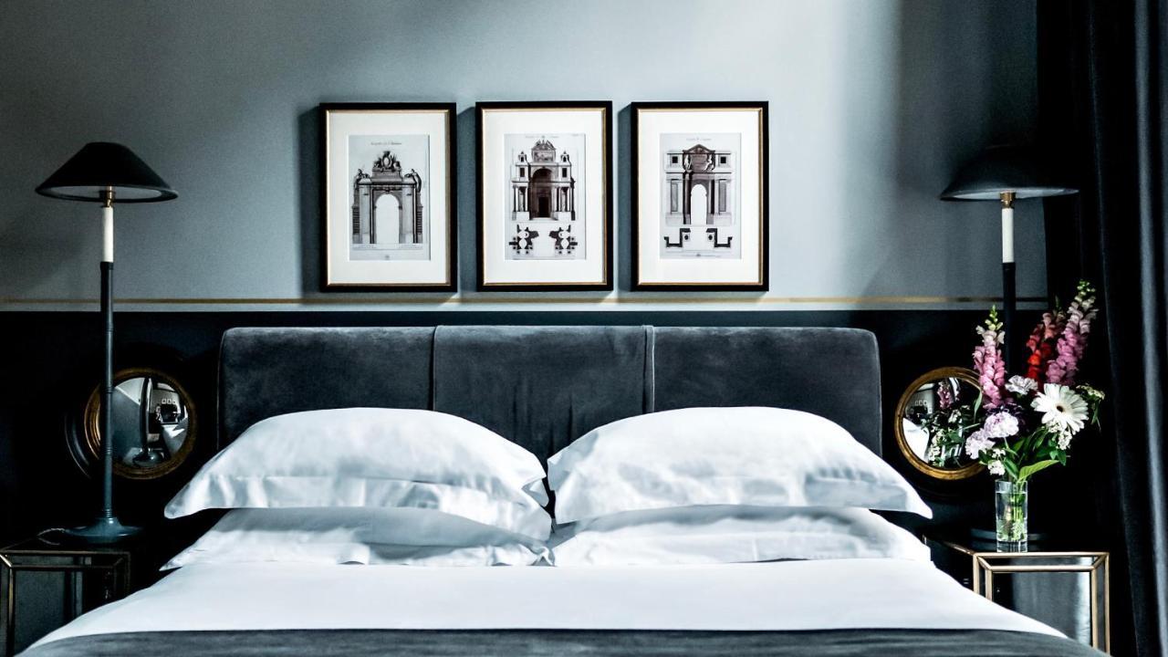 Monsieur George Hotel & Spa - Champs-Elysees Paris Exterior photo A bedroom at the hotel