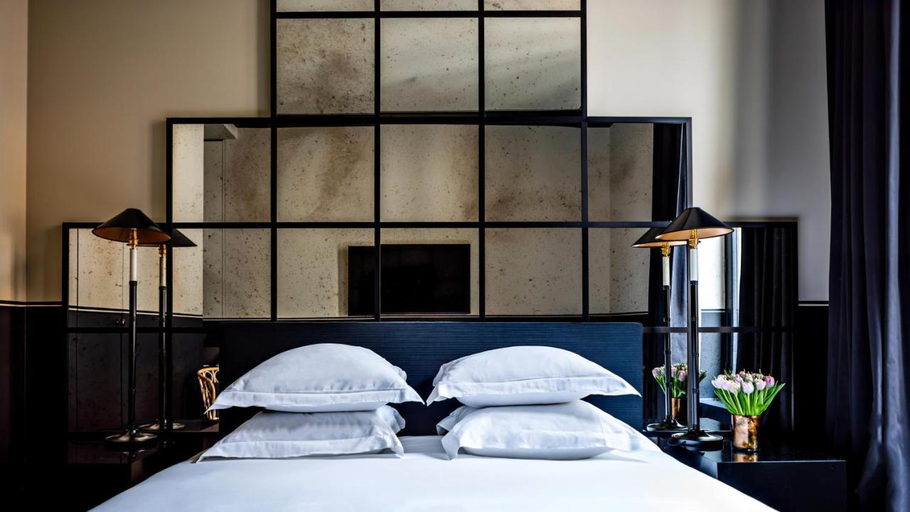 Monsieur George Hotel & Spa - Champs-Elysees Paris Exterior photo A bedroom at the Hotel